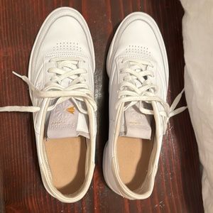 Reebok Club C Clean Shoes in white